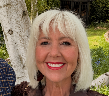 julie shaw headshot